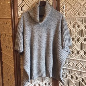 Althleta Poncho w/kangaroo pocket